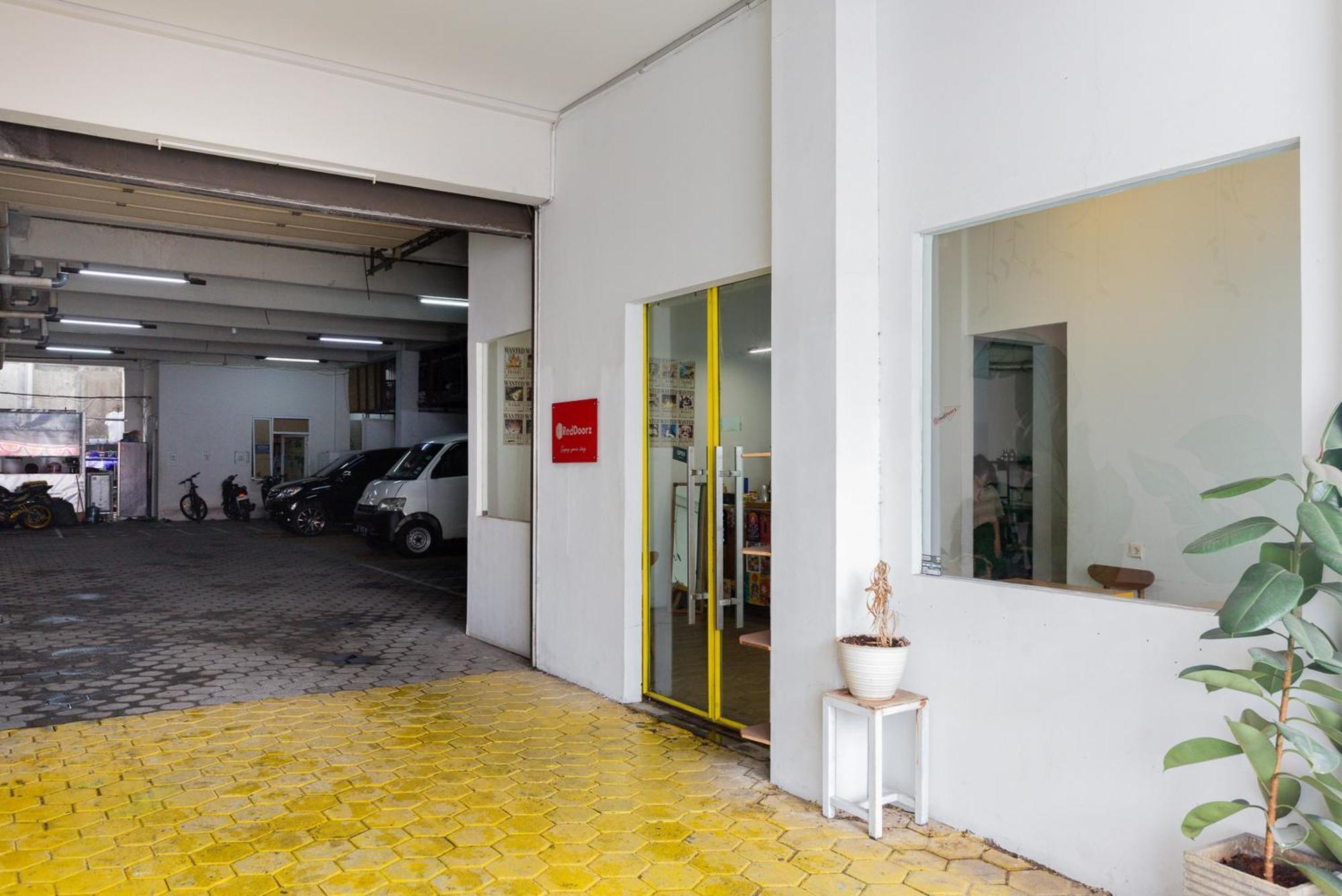 红多兹伊斯兰Plus酒店-近潘多克英达商场 雅加达 外观 照片